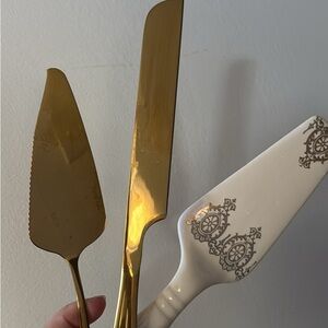 Elegant Gold and White Cake Serving Set